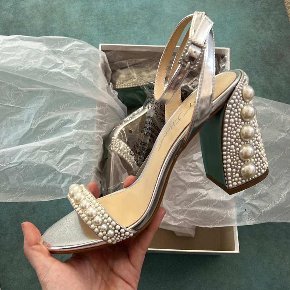 Betsy Johnson Lexi Silver White Pearl Heels Sandals Formal 7.5